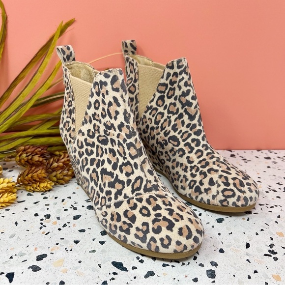 NEW TOMS Kelsey Leopard Print Suede Leather Women’s Wedge Desert Booties Sz 8 - Picture 1 of 11